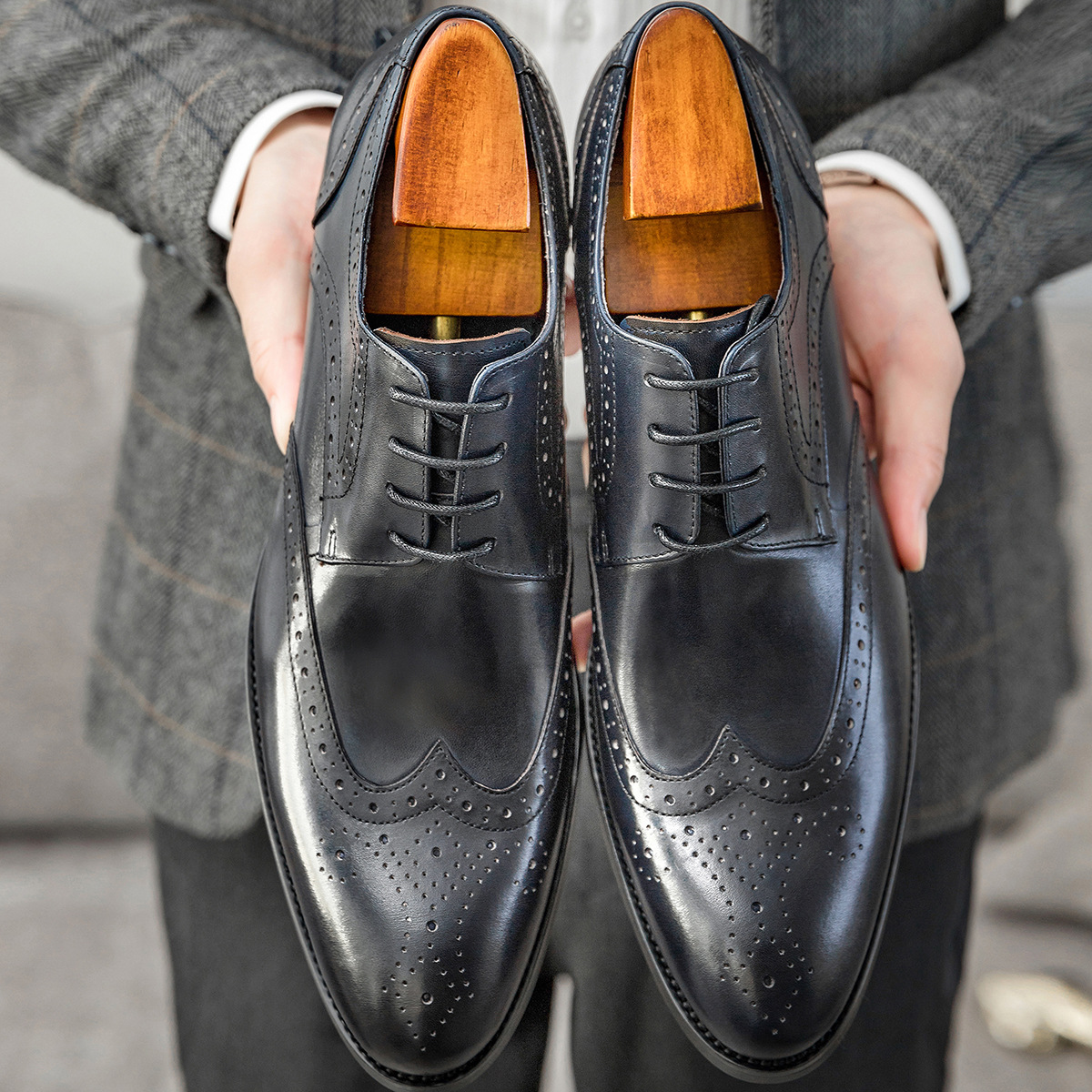 Brogue men's shoes new British style leather shoes men's leather shoes carved men's casual shoes leather shoes shoes men