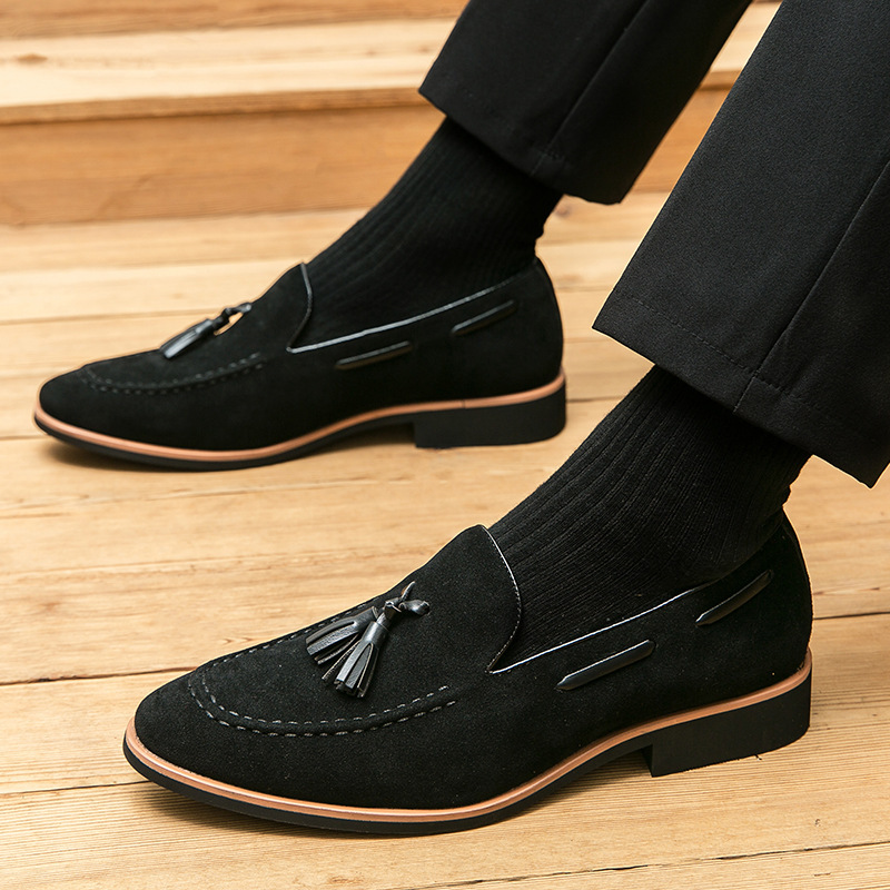 VintageVintage dark green loafers with delicate tassel decoration