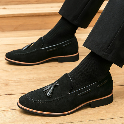 VintageVintage dark green loafers with delicate tassel decoration