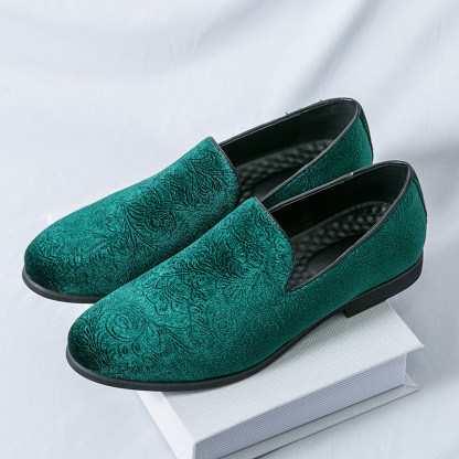A pair of summer slip-on lazy shoes for men British pointed toe casual leather shoes suede trendy shoes