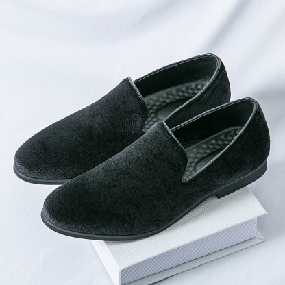 A pair of summer slip-on lazy shoes for men British pointed toe casual leather shoes suede trendy shoes