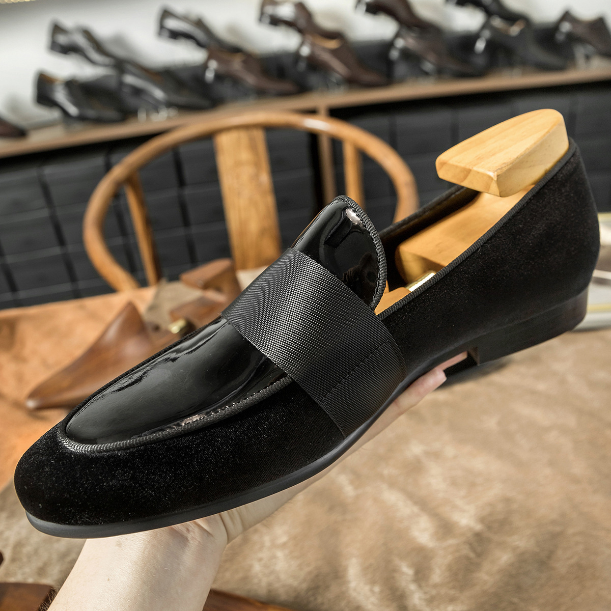 [Copy]Exquisitely carved dark brown loafers, luxurious and elegant texture highlights gentleman style