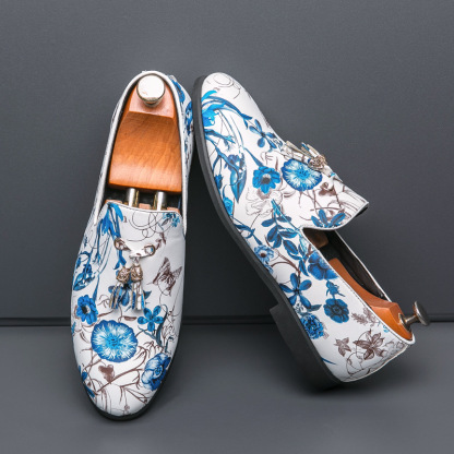 Cross-border fashion tassel slip-on leather shoes for men, personalized Chinese style printed loafers, Korean version of small leather shoes for men