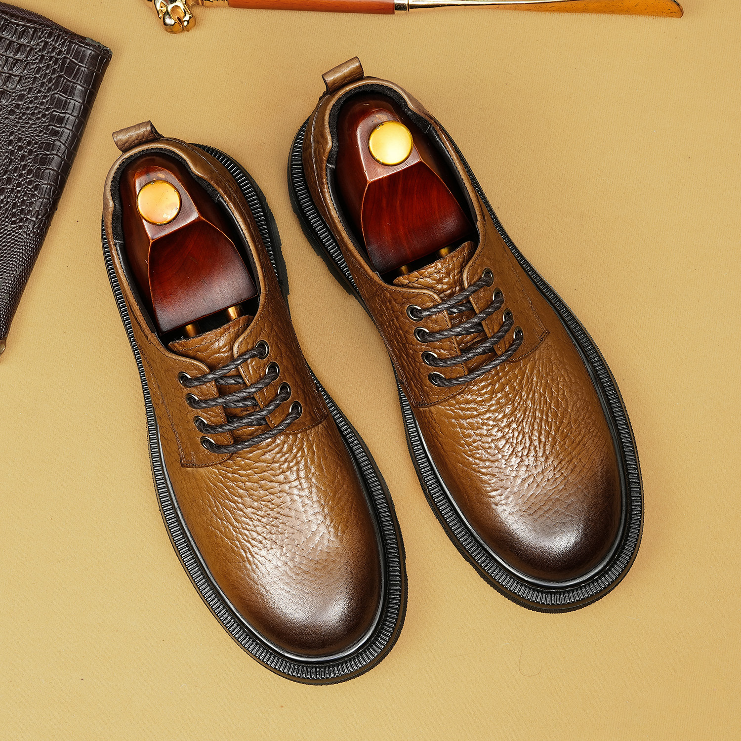 Stylish and Versatile Men's Plus-Size Genuine Leather Derby Shoes