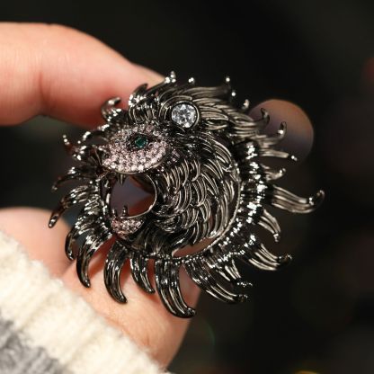 Bold Lion Magnetic Brooch