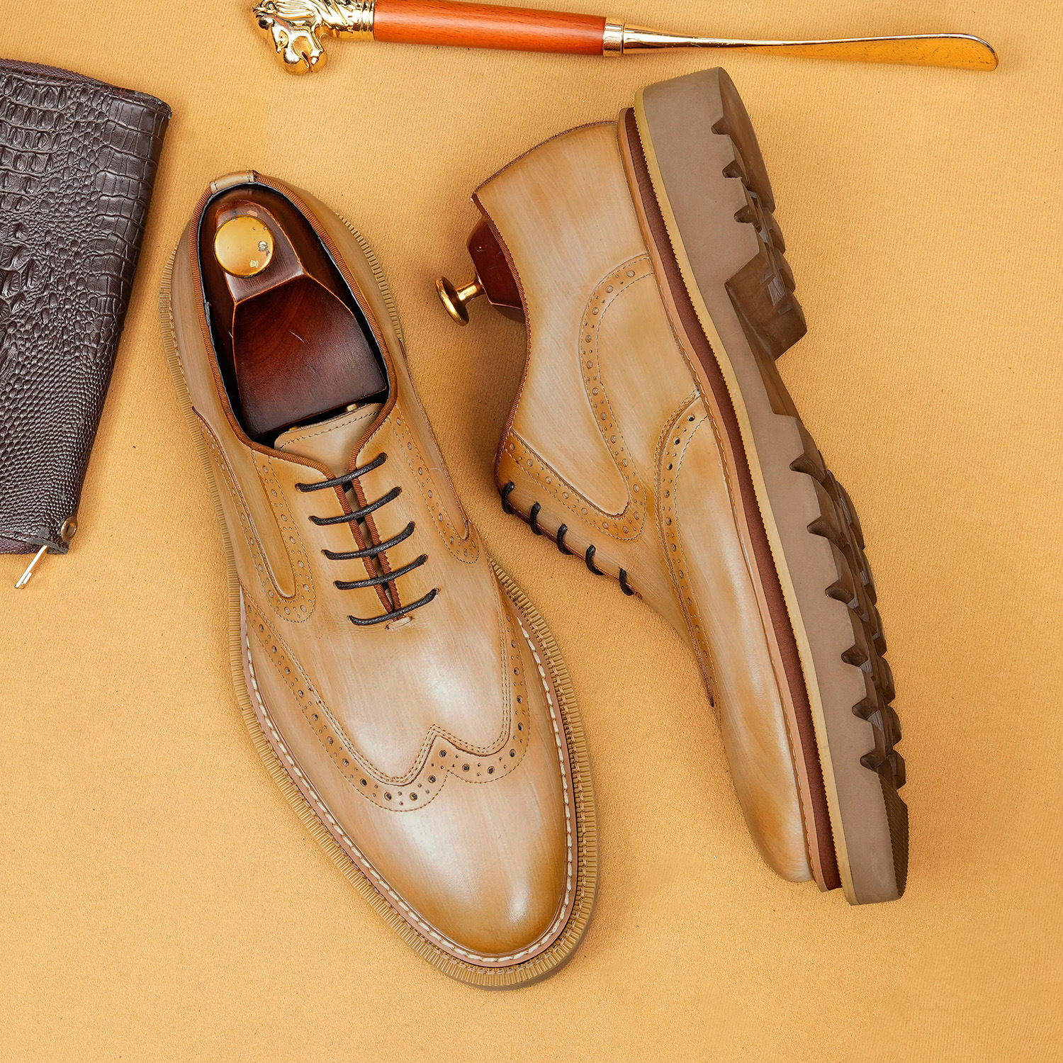 2026 Luxury Retro Apricot Top-Grain Cowhide Thick-Soled Brogue Oxford Shoes