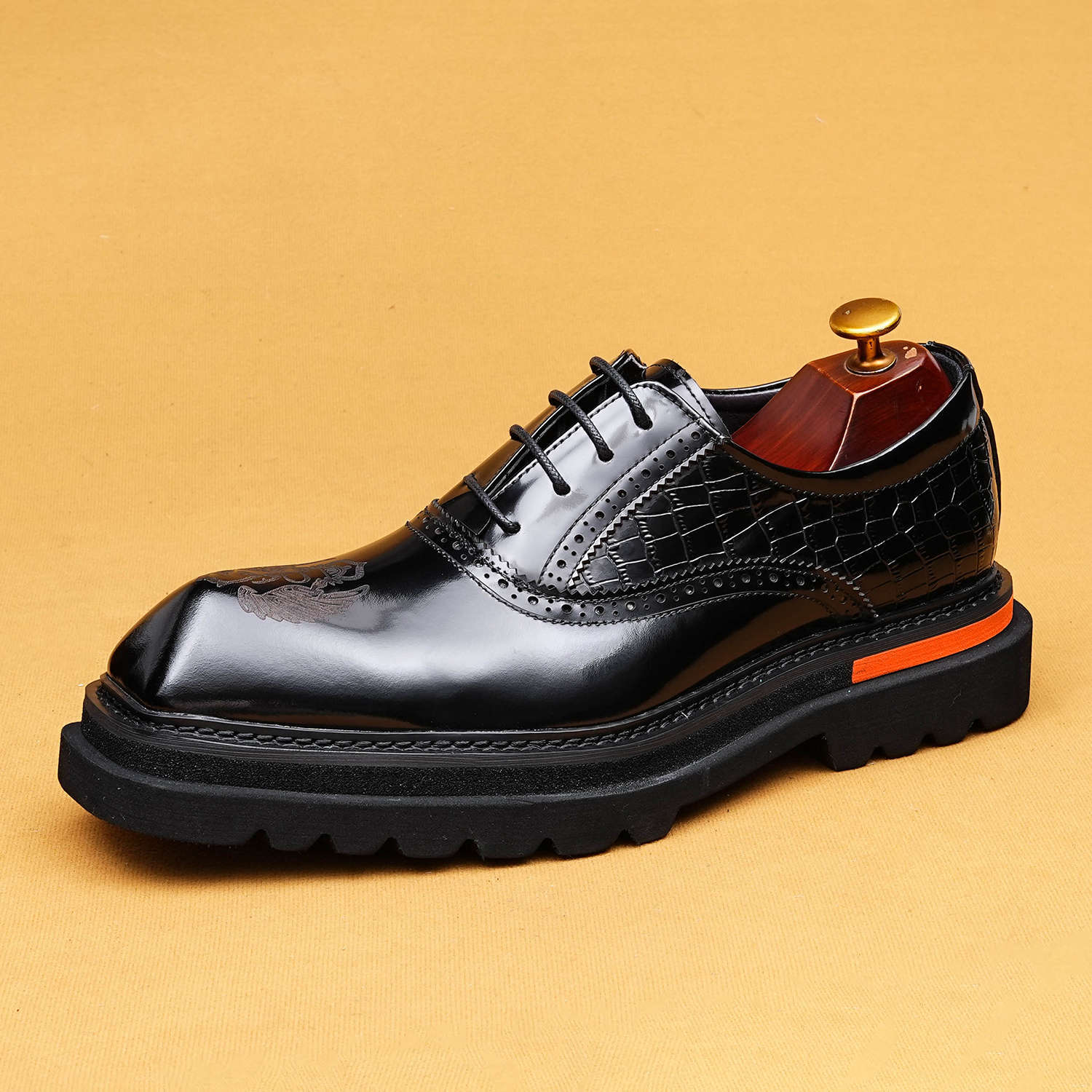 Men’s Croc‑Embossed Oxford Dress Shoes | Heraldic Emblem Square‑Toe Rugged Thick Sole Leather Shoes