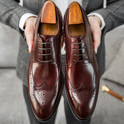 Brogue men's shoes new British style leather shoes men's leather shoes carved men's casual shoes leather shoes shoes men