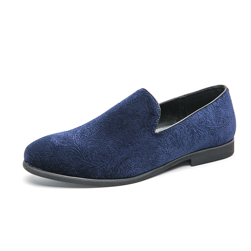 A pair of summer slip-on lazy shoes for men British pointed toe casual leather shoes suede trendy shoes
