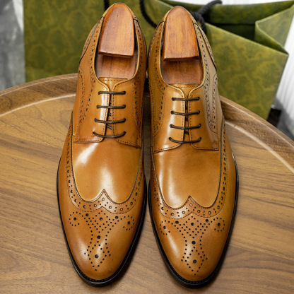 Brogue men's shoes new British style leather shoes men's leather shoes carved men's casual shoes leather shoes shoes men