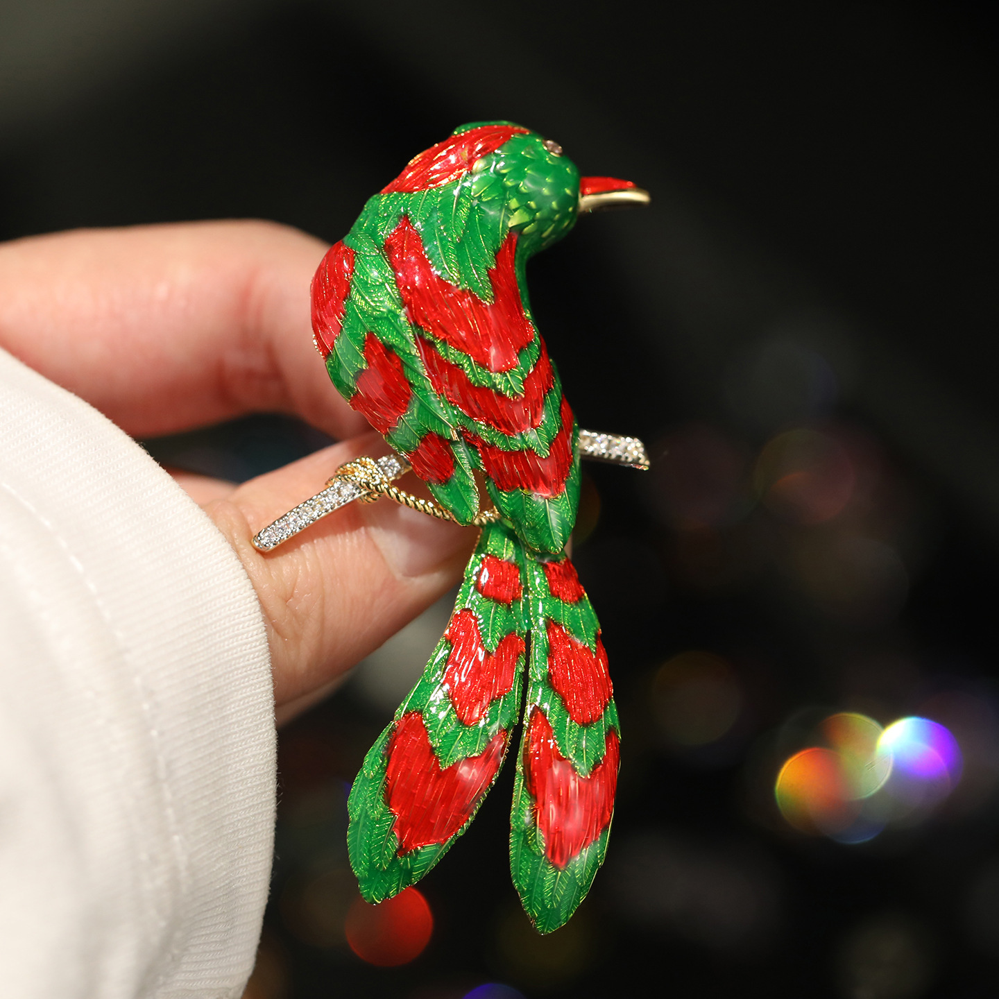 [Copy]A dark-colored raven brooch suitable for both men and women.