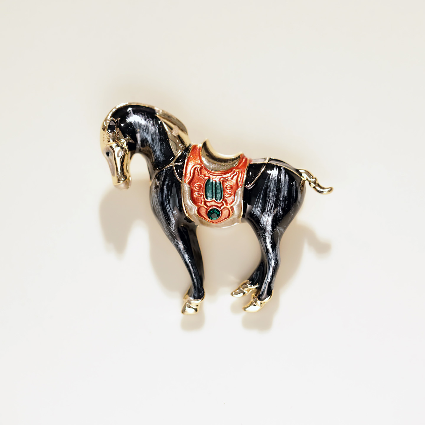 Oil painting horse zodiac brooch, suitable for both men and women.