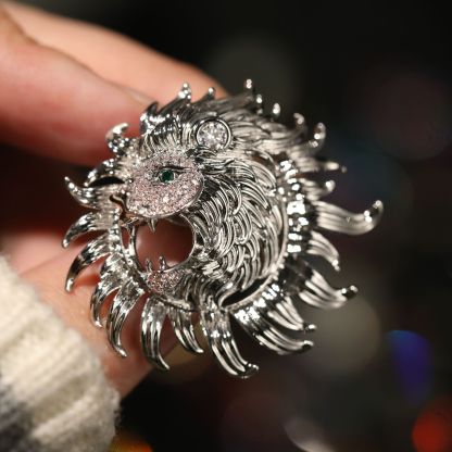 Bold Lion Magnetic Brooch