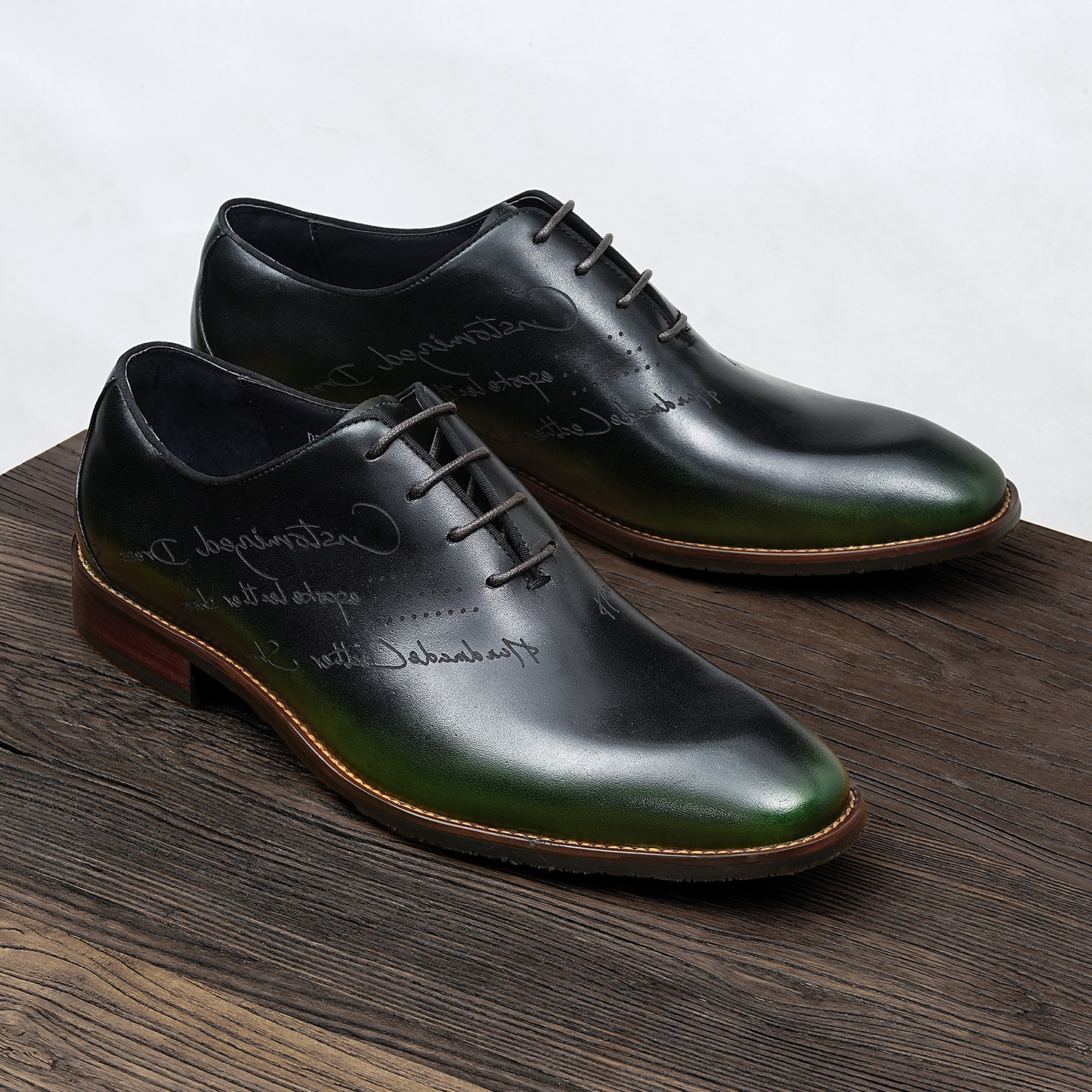 2026 New British Style Carved Leather Oxford Shoes