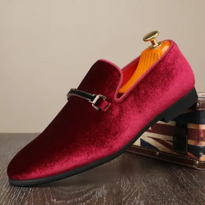 Fashionable pointed velvet shoes