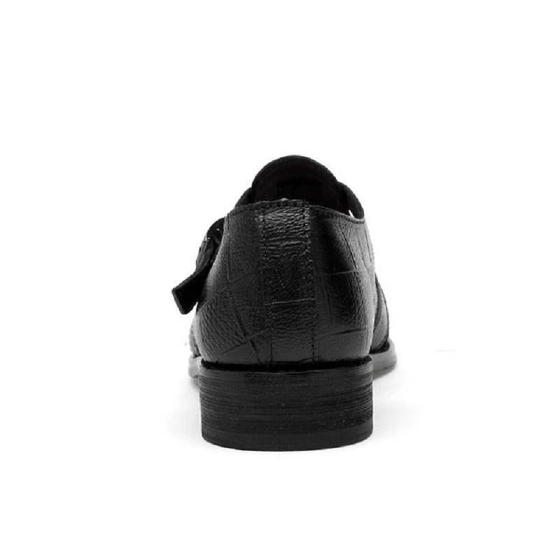 Retro Crocodile Pattern Leather Sandals