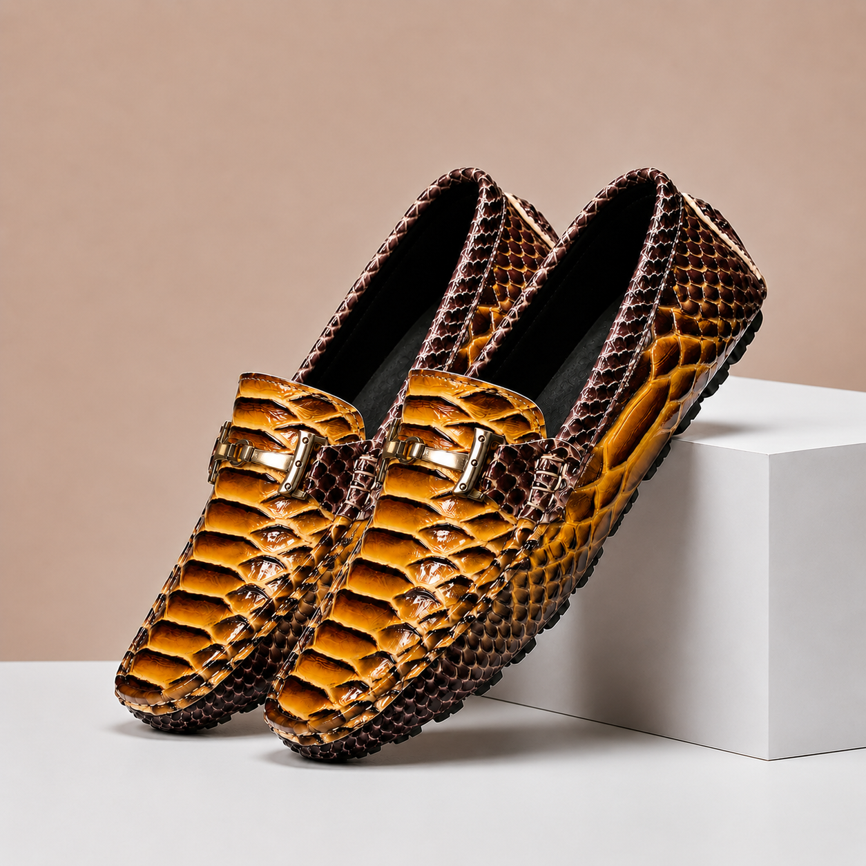 Gradient Snake Print Men Slip-on Driving Loafers with Metal Buckle