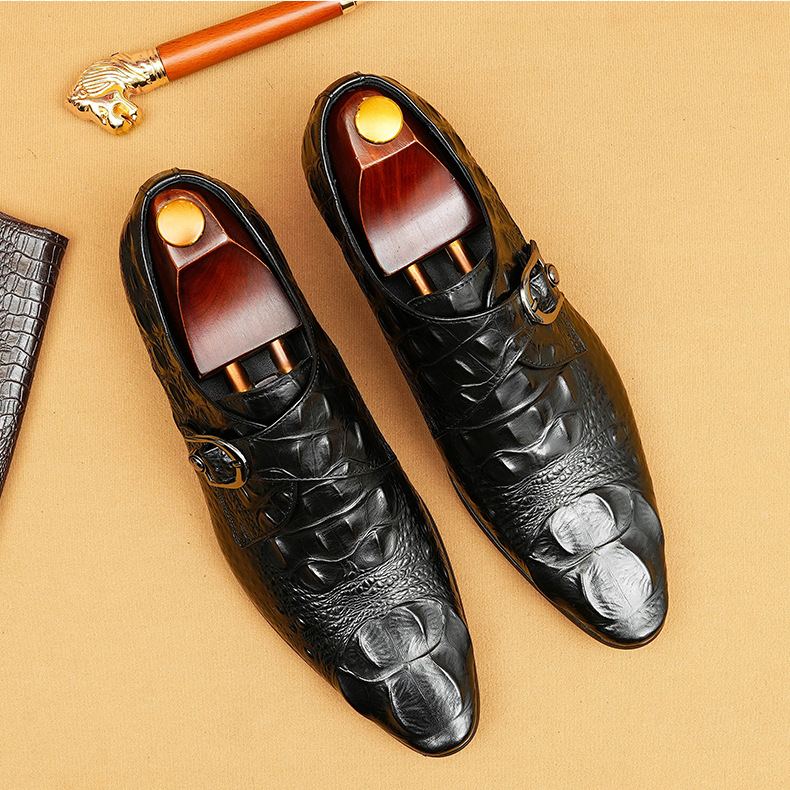 Crocodile-patterned men's leather shoes