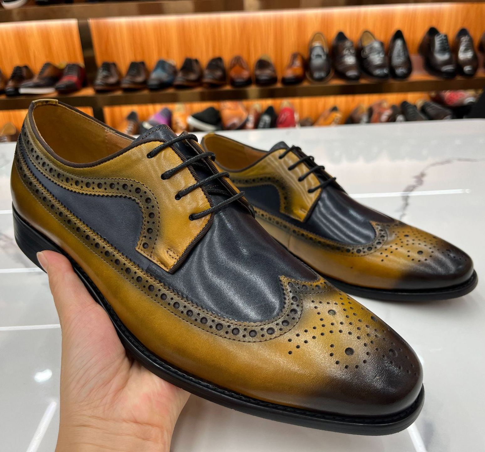 Men's Genuine Leather Wingtip Derby Shoes—Two-Tone Brogue Derbies Suitable for Weddings and Business Occasions
