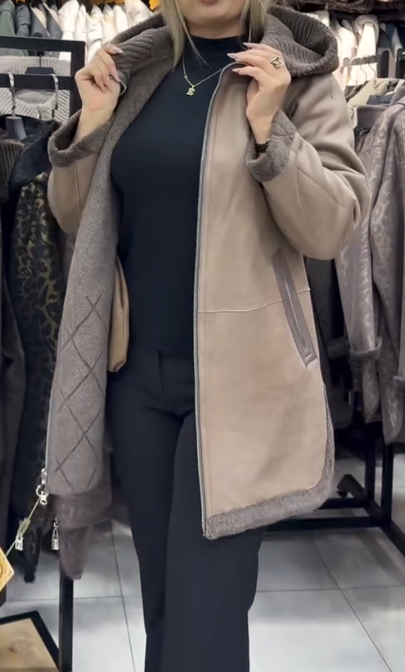 Dlouhý semišový kabát s kapucí a měkkým povrchem