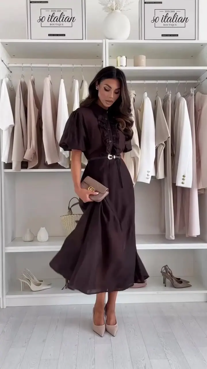 Šaty s volánky ze saténu a s prošívaným pasem