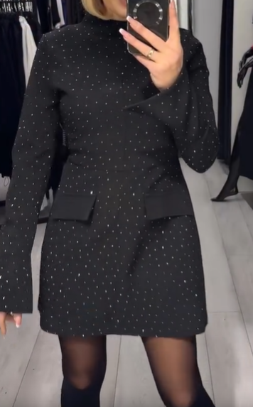 Elegantní dámské šaty s třpytkami