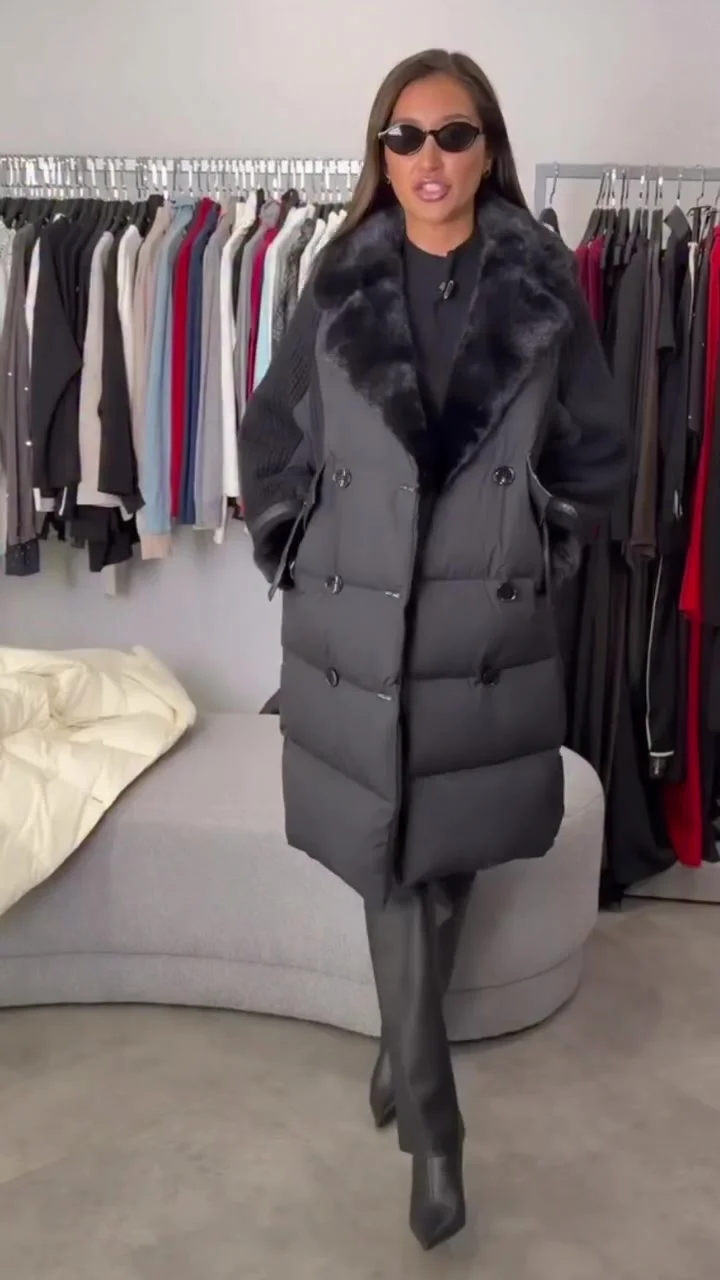 Bunda s kožešinovým límcem, pletenými detaily a vlněnou podšívkou