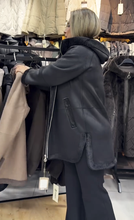 Dlouhý semišový kabát s kapucí a měkkým povrchem