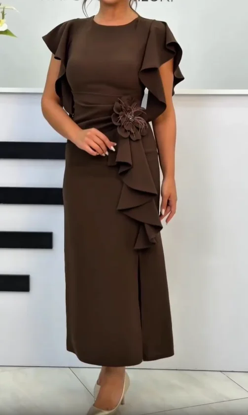 Šaty s volánky, prostorovými květinovými aplikacemi, vypasované, midi délka.