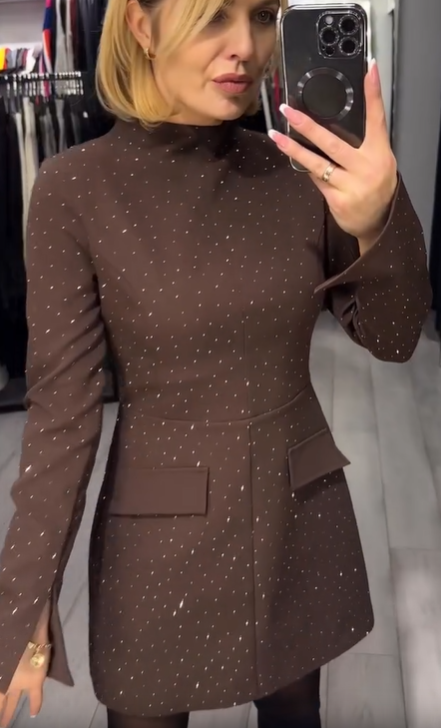 Elegantní dámské šaty s třpytkami