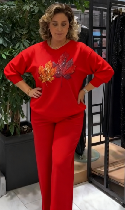 Sportovní souprava s potiskem a korálkovými detaily