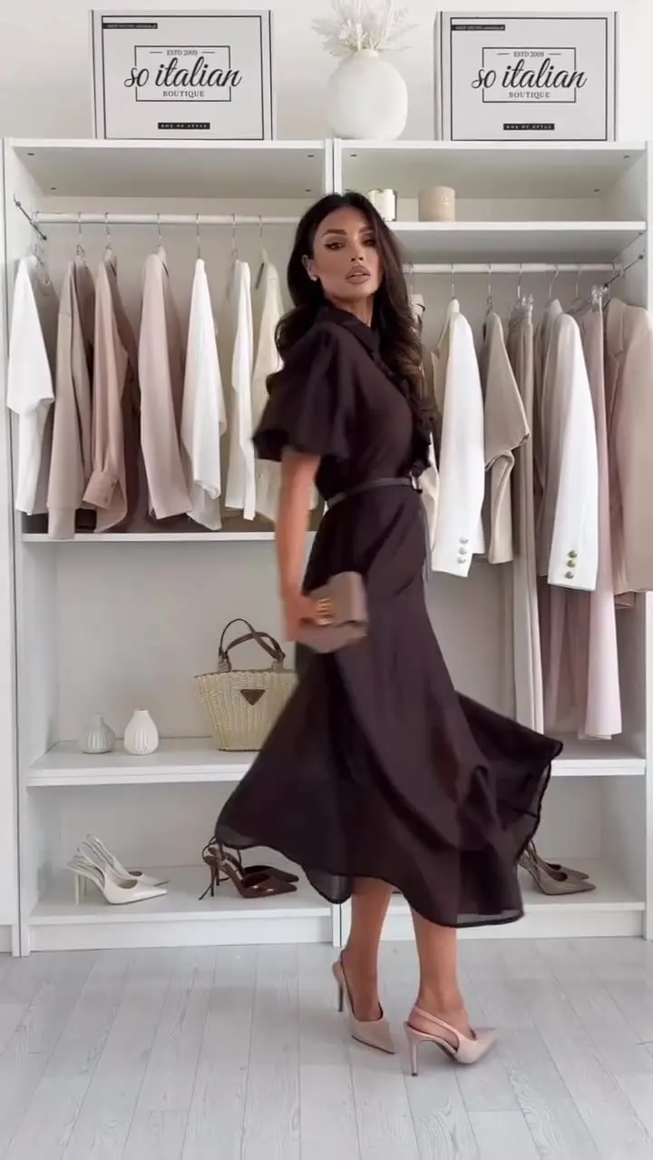 Šaty s volánky ze saténu a s prošívaným pasem