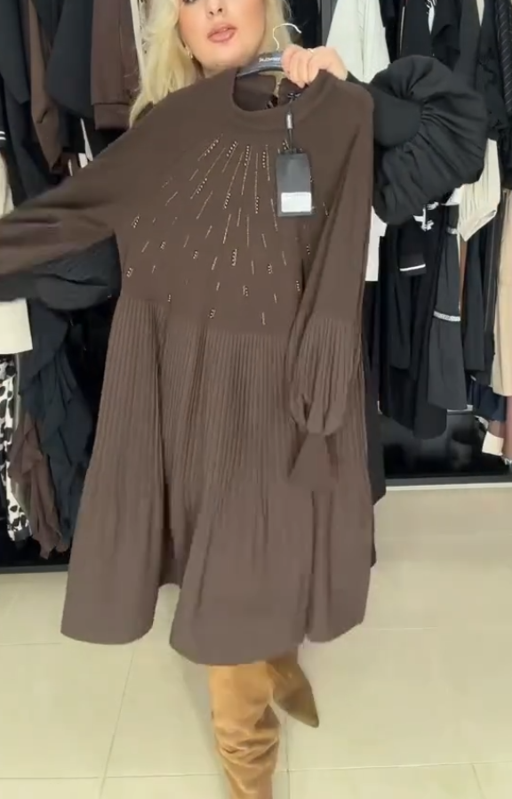 Elegantní šaty s pletenými rukávy lucerna