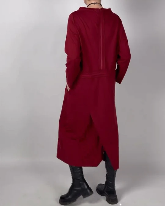 Jednoduché a elegantní šaty s dvojitými kapsami