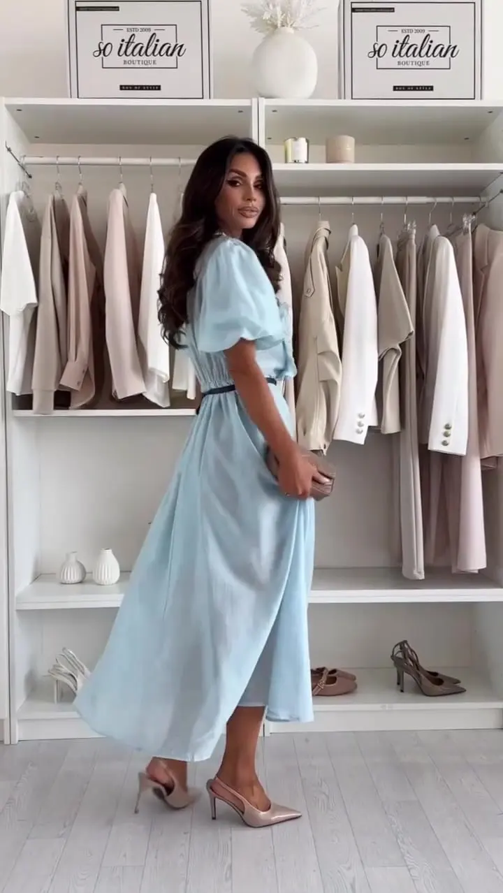 Šaty s volánky ze saténu a s prošívaným pasem