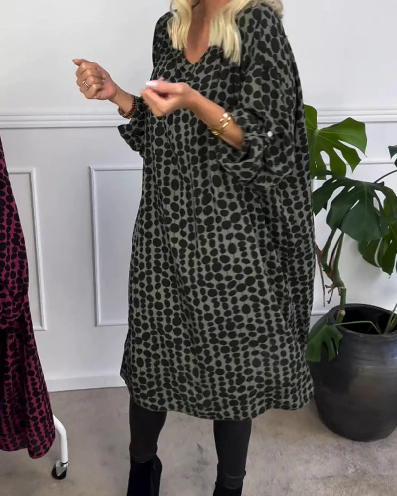 Retro puntíkované šaty s výstřihem do V