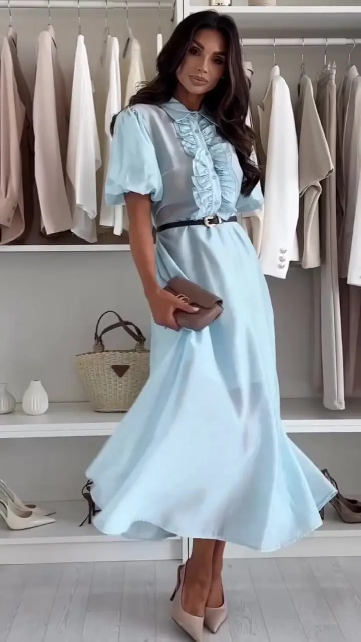 Šaty s volánky ze saténu a s prošívaným pasem