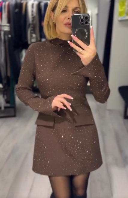 Elegantní dámské šaty s třpytkami