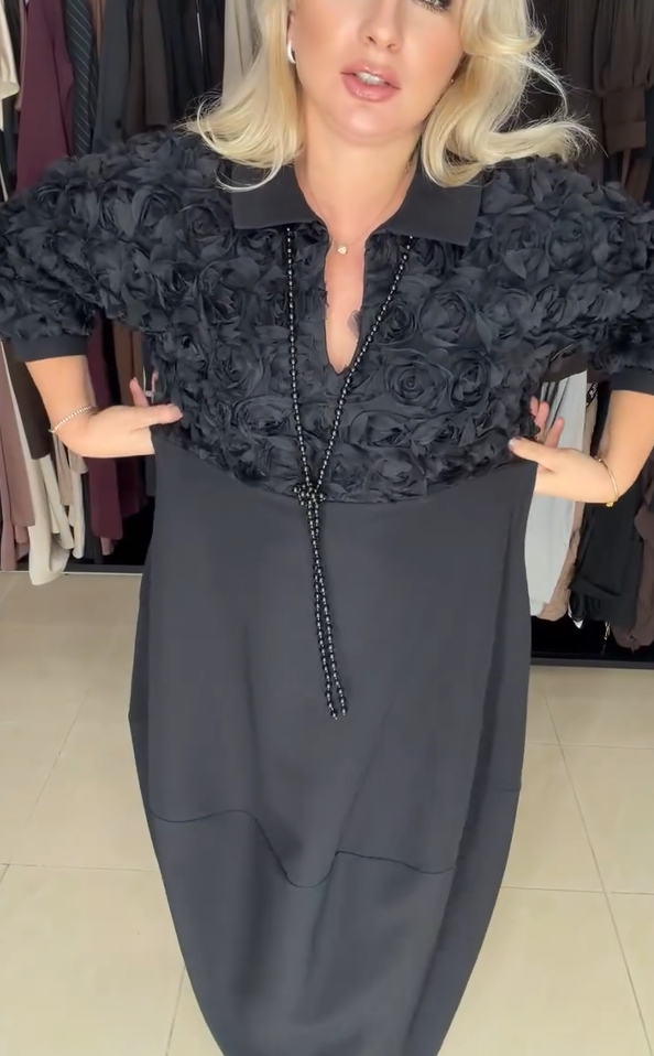 Volná šaty s vysokým pasem a 3D květinovým vzorem