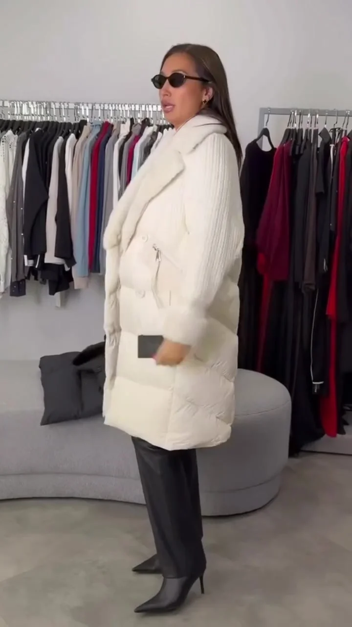 Bunda s kožešinovým límcem, pletenými detaily a vlněnou podšívkou