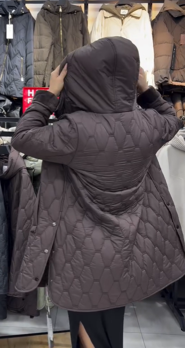 Modern hosszú kabát kapucnival