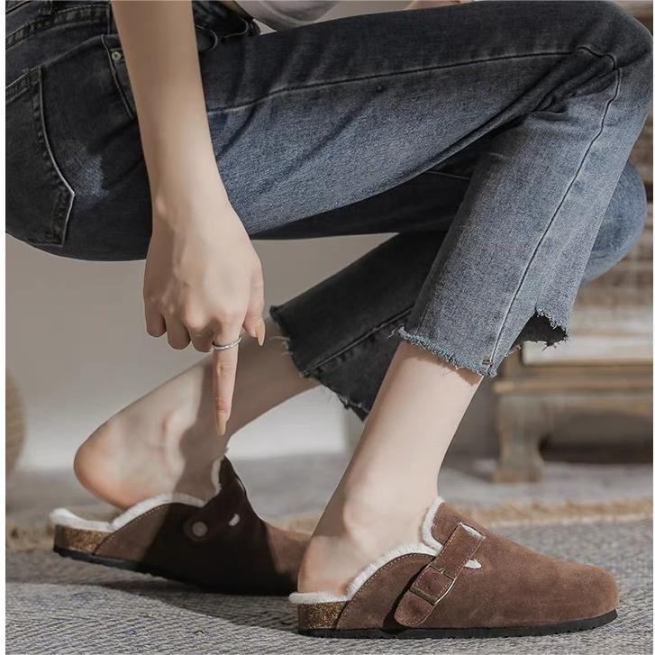 Koeinové integrované sandály