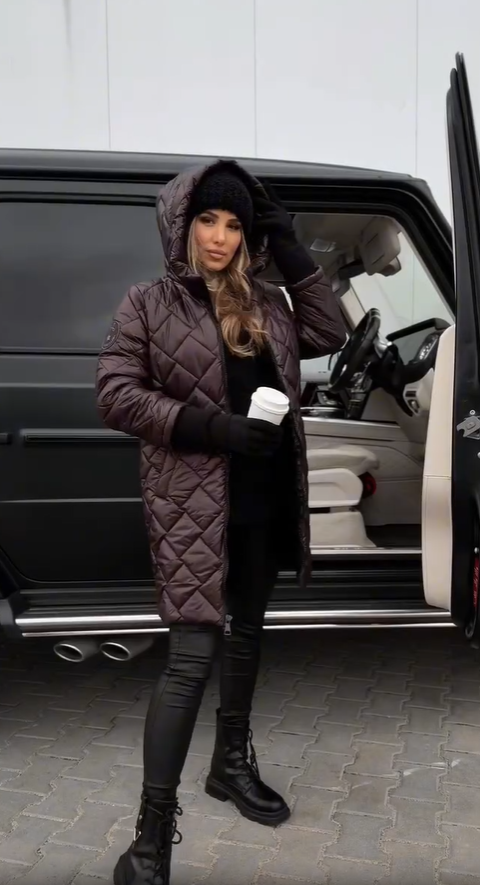 Dámská moderní zimní bunda s kapucí a dlouhým rukávem