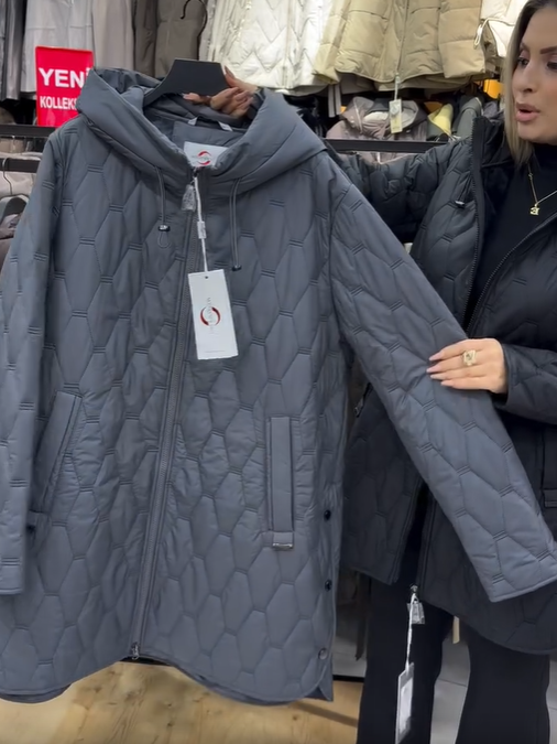 Modern hosszú kabát kapucnival