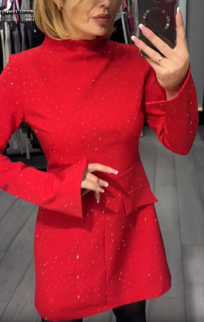 Elegantní dámské šaty s třpytkami