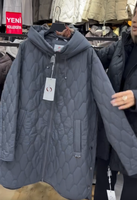 Modern hosszú kabát kapucnival