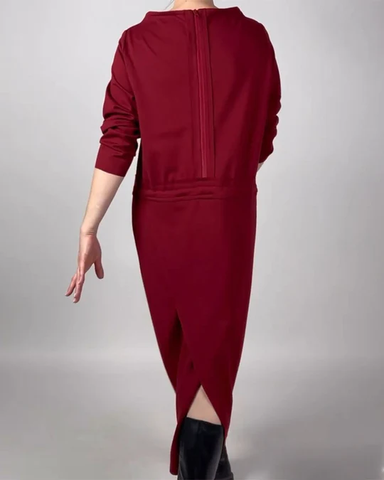 Jednoduché a elegantní šaty s dvojitými kapsami