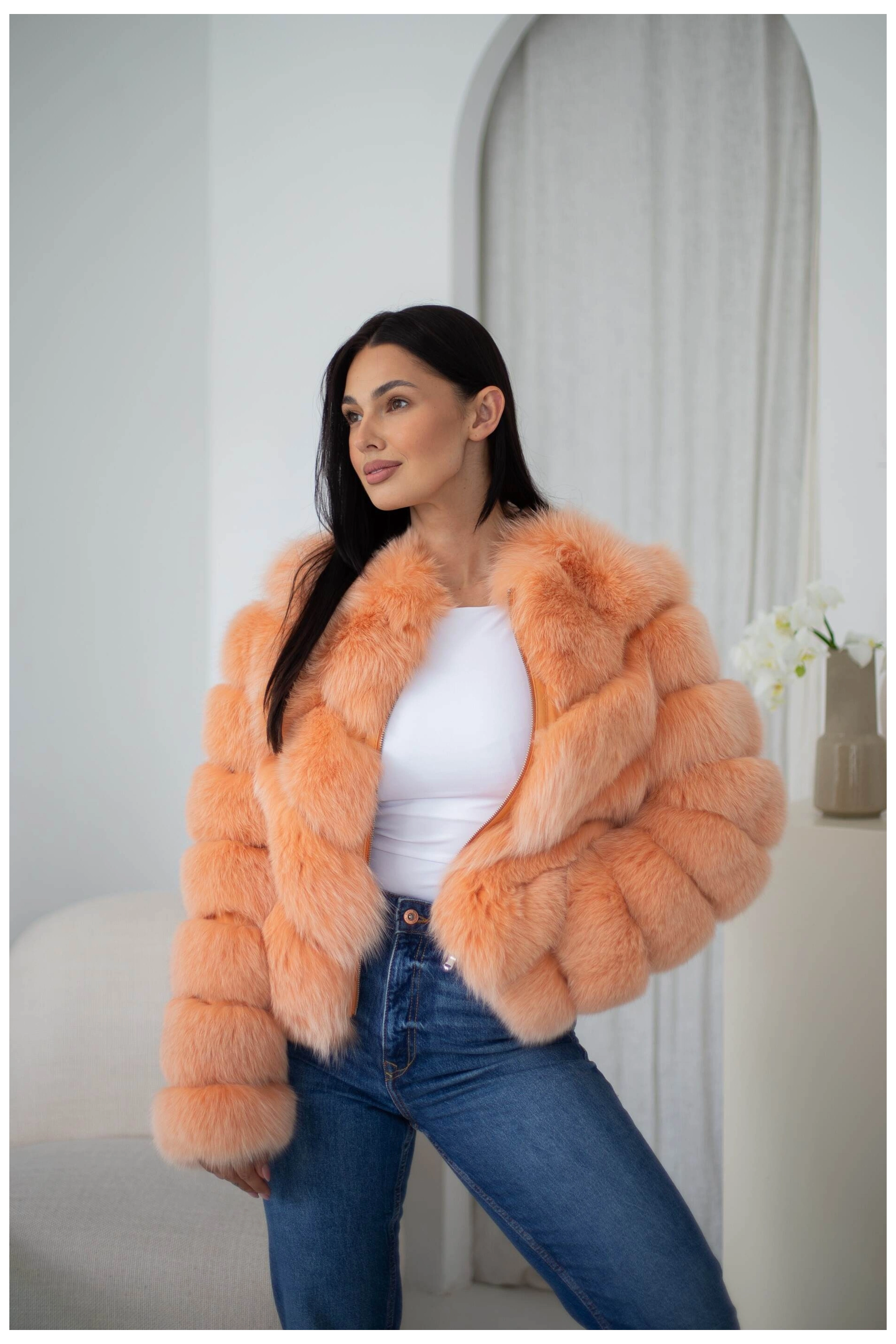 Dámský kožešinový plášť: lehký luxus a maximální teplo