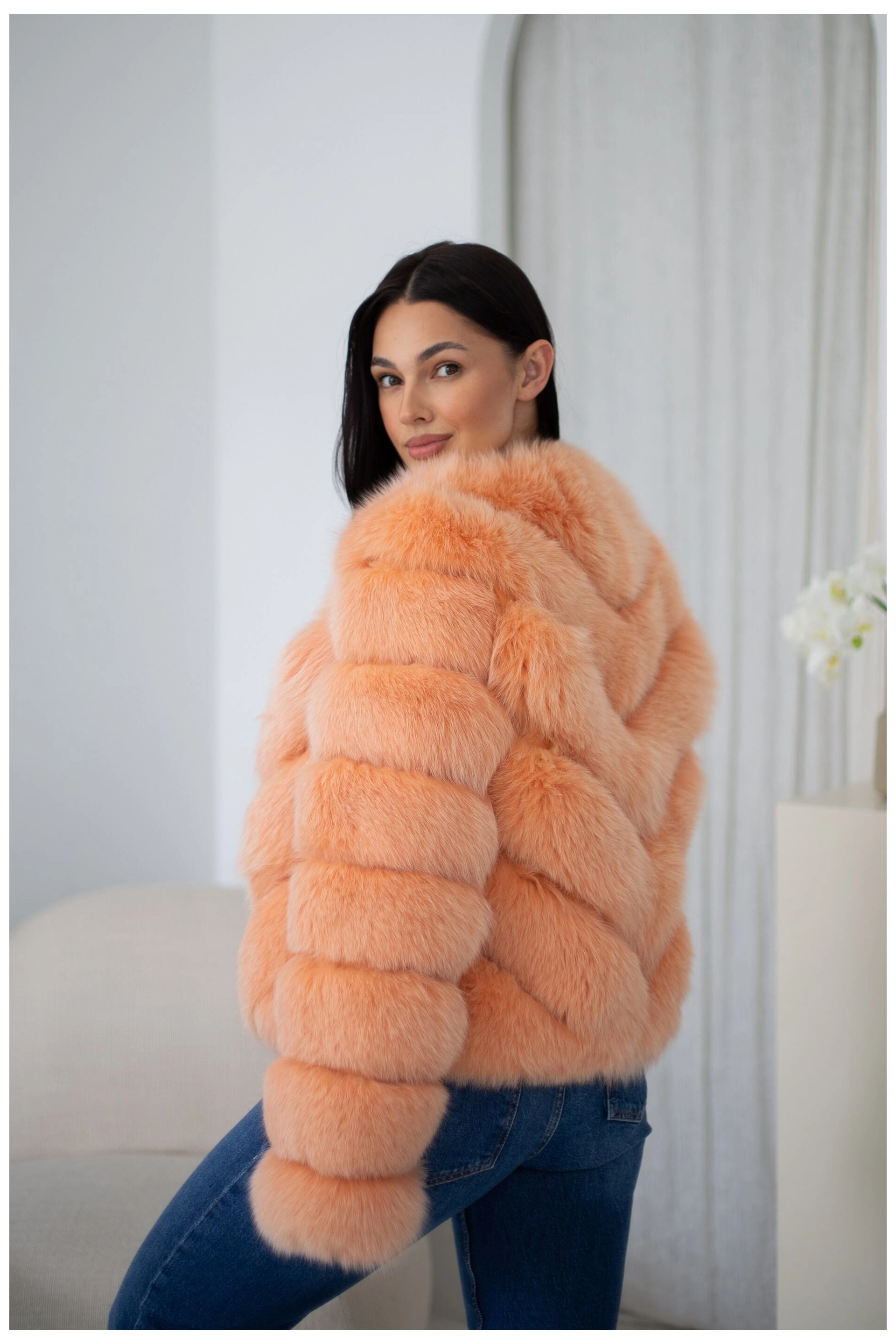 Dámský kožešinový plášť: lehký luxus a maximální teplo