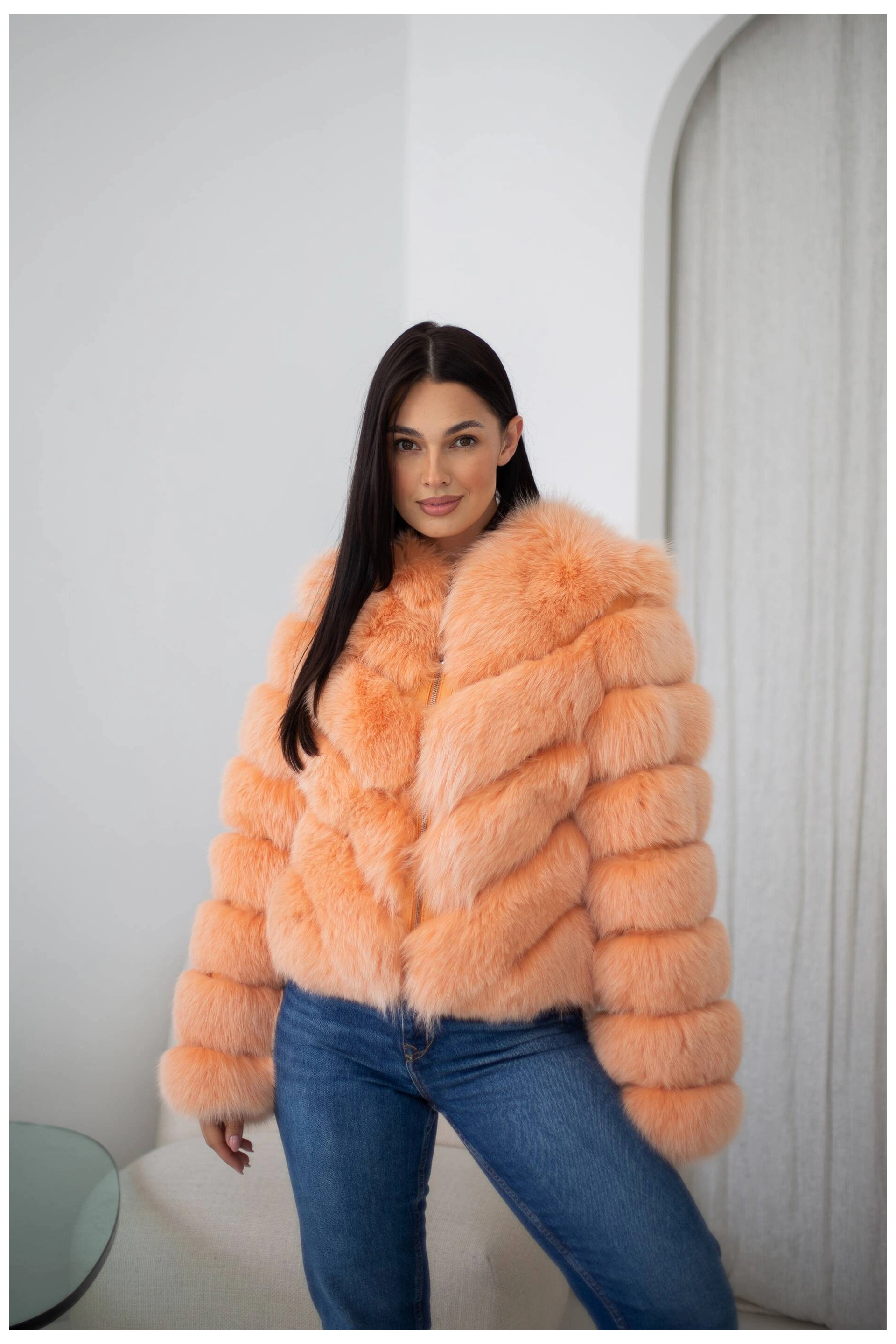 Dámský kožešinový plášť: lehký luxus a maximální teplo